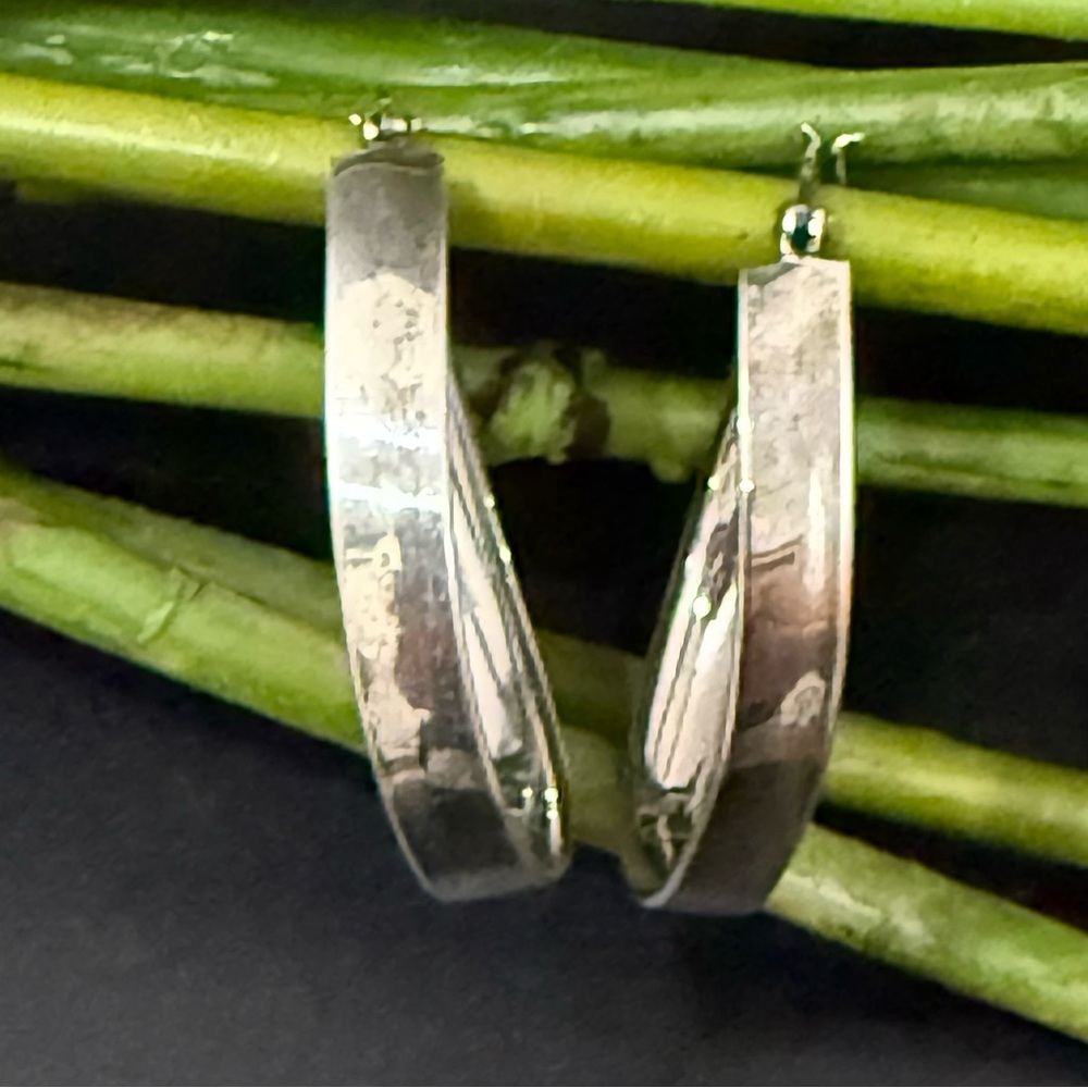 AV 925 Signed Sterling Silver Twisted Oval Hoop Earrings 6g.